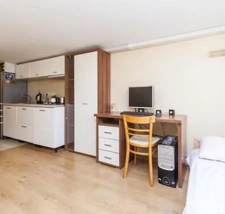 Apartment Риф Мини Студия Полуподвал *