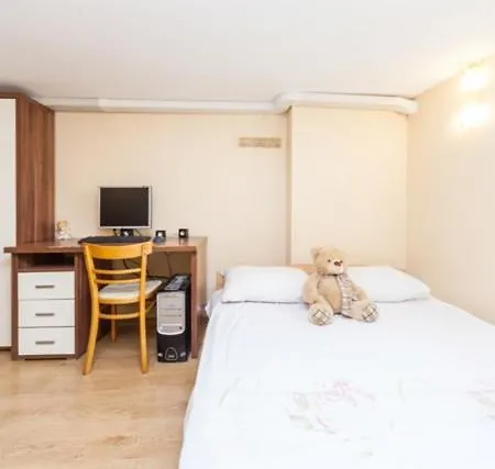 Риф Мини Студия Полуподвал Apartment